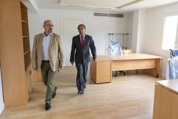 El consejero de Salud, César Pascual, inaugura la nueva sede del servicio tutelar de la Fundación Marqués de Valdecilla.