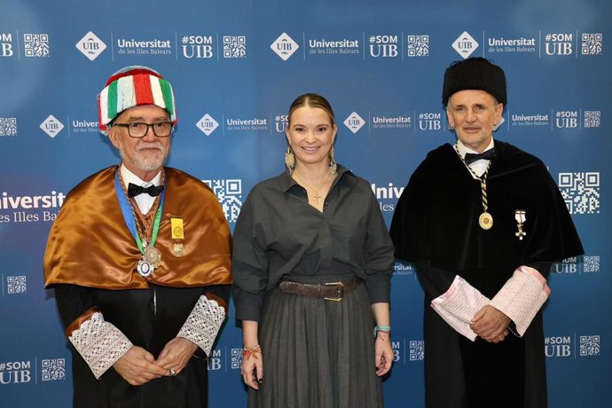 Mateo Valero, investido honoris causa por la UIB