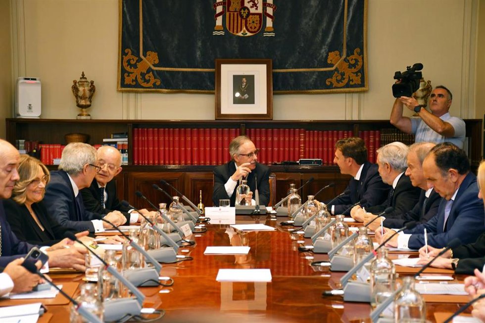 Archivo - Los nuevo veinte vocales durante el primer pleno del octavo mandato del Consejo General del Poder Judicial (CGPJ), a 25 de julio de 2024, en Madrid (España).