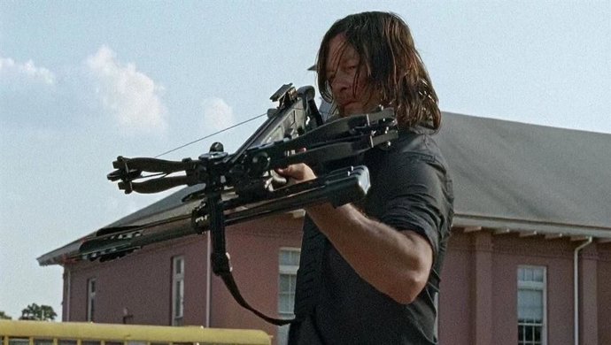 De la ballesta y las motos de Daryl hasta el bate de Negan: The Walking Dead subasta más de 1.000 objetos de la serie