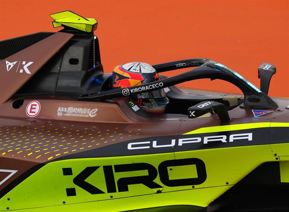 El piloto español Pepe Martí, en los test de Formula E durante en el Circuit Ricardo Tormo con el equipo  Cupra Kiro.