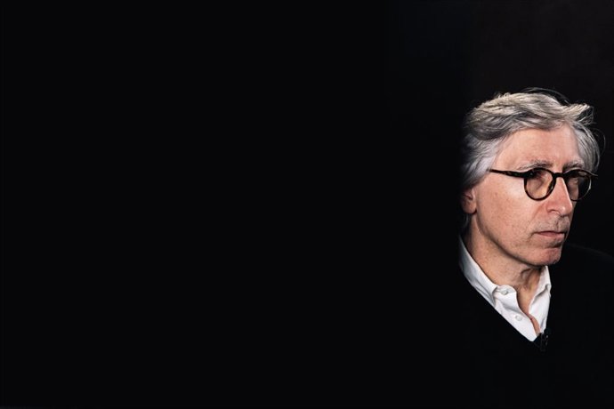 El escritor y director de cine David Trueba durante una entrevista en los Cines Renoir Princesa, a 29 de octubre de 2025, en Madrid (España). Trueba estrena la película 'Siempre es invierno', un drama romántico protagonizado por David Verdaguer y Amaia Sa