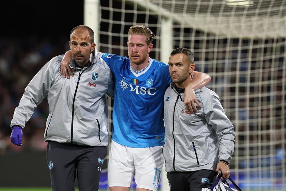 El centrocampista del Nápoles Kevin De Bruyne, tras lesionarse en el partido contra el Inter de Milán.