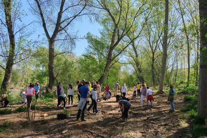 Fundación Caja Rioja recoge en un audiovisual la segunda fase del proyecto medioambiental "El Ebro que nos une",