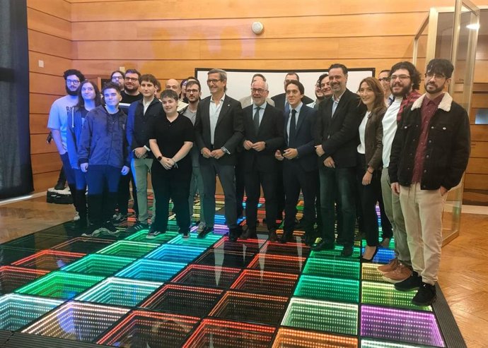 Autoridades y responsables de algunos de los proyectos alojados en Misión El Banco.