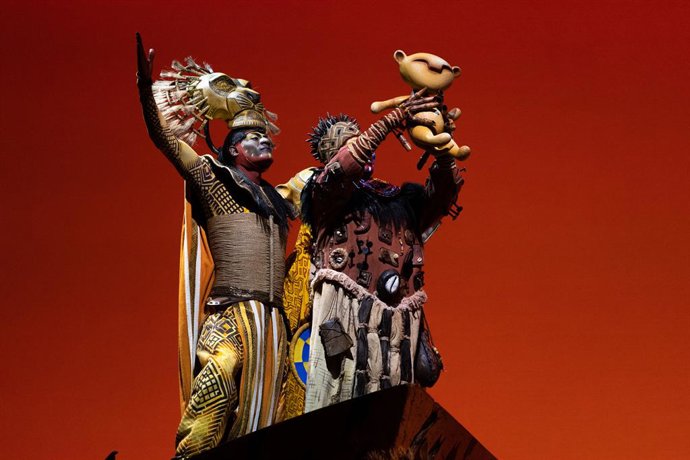 Archivo - Varios artistas actúan en la primera representación del musical ‘El Rey León’ para los medios de comunicación antes de su vuelta oficial en el Teatro Lope de Vega, a 21 de septiembre de 2021, en Madrid, (España). El musical, que estará disponibl