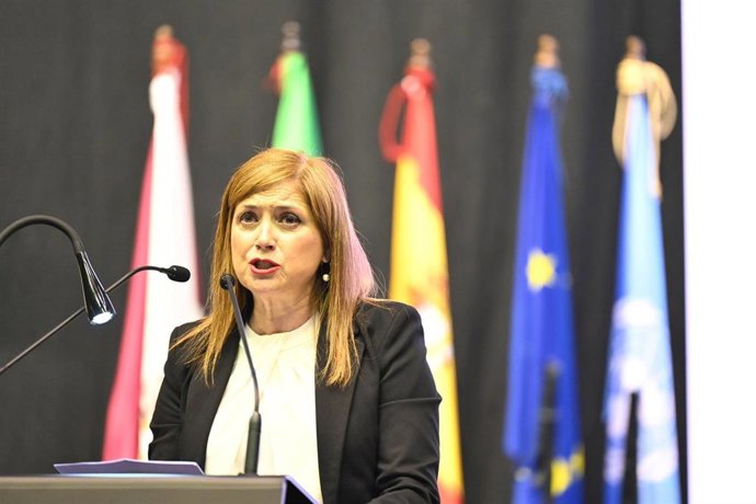 Archivo - La consejera de Justicia y Derechos Humanos, María Jesús San José, interviene durante el evento ‘Un grito por la paz, el fin de las guerras y el respeto a la legalidad internacional’, a 26 de abril de 2025, en Gernika