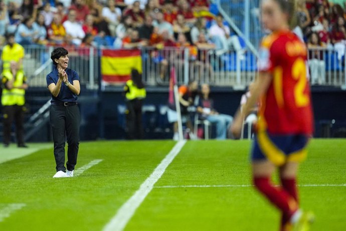 Sonia Bermudez, head coach of Spain, gestures during the UEFA Women's Nations League 2025 Semi-Final first leg match between Spain and Sweden at La Rosaleda Stadium on October 24, 2025 in Malaga, Spain