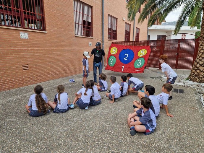 Escolares participan en una de las actividades del Programa de Educación Ambiental.