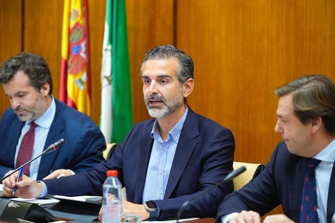 Ramón Fernández-Pacheco afirma que la Junta está preparada para "implementar ayudas" a remolacheros.