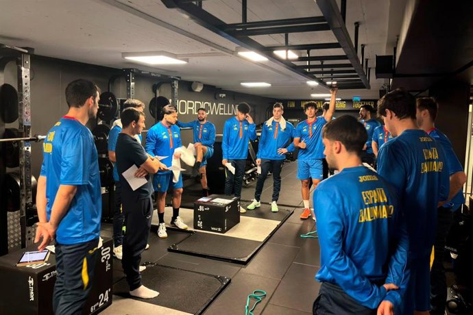 Varios jugadores de la selección española masculina de balonmano.