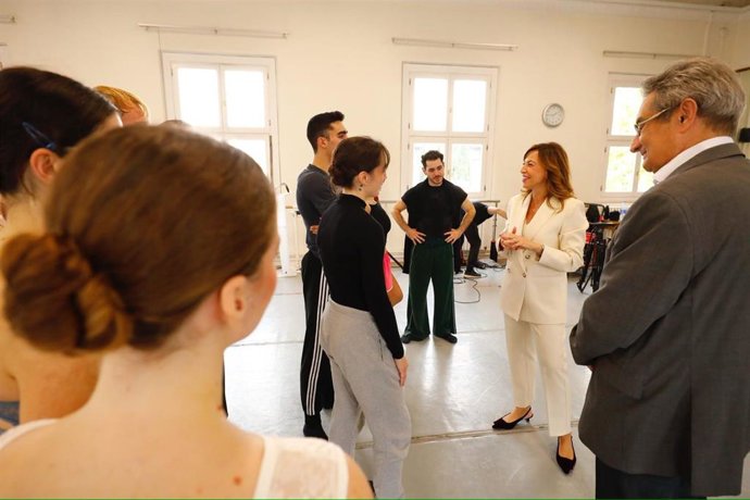 La alcaldesa de Zaragoza, Natalia Chueca, anuncia que LaMov se convierte en compañía de danza residente del Ayuntamiento