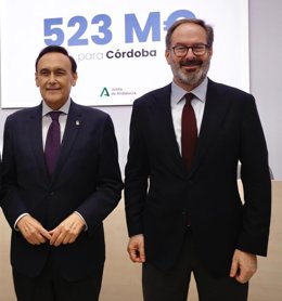Gómez Villamandos, junto al delegado del Gobierno andaluz en Córdoba, Adolfo Molina.