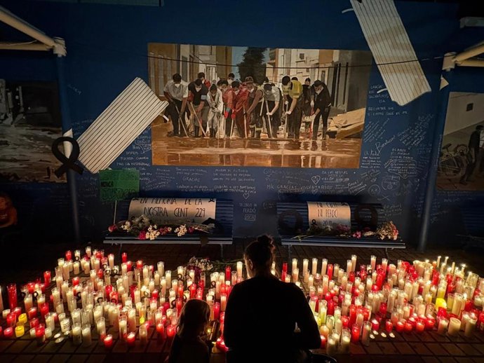Homenaje en Benetússer (Valencia) a las víctimas de la dana, en el primer aniversario de las inundaciones.