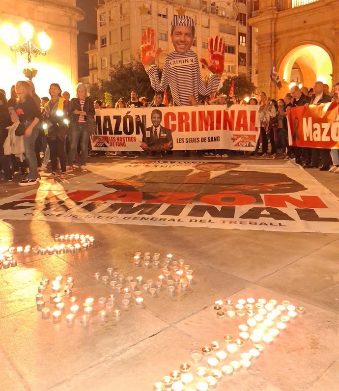 Concentración en Castelló en homenaje a las víctimas de la dana
