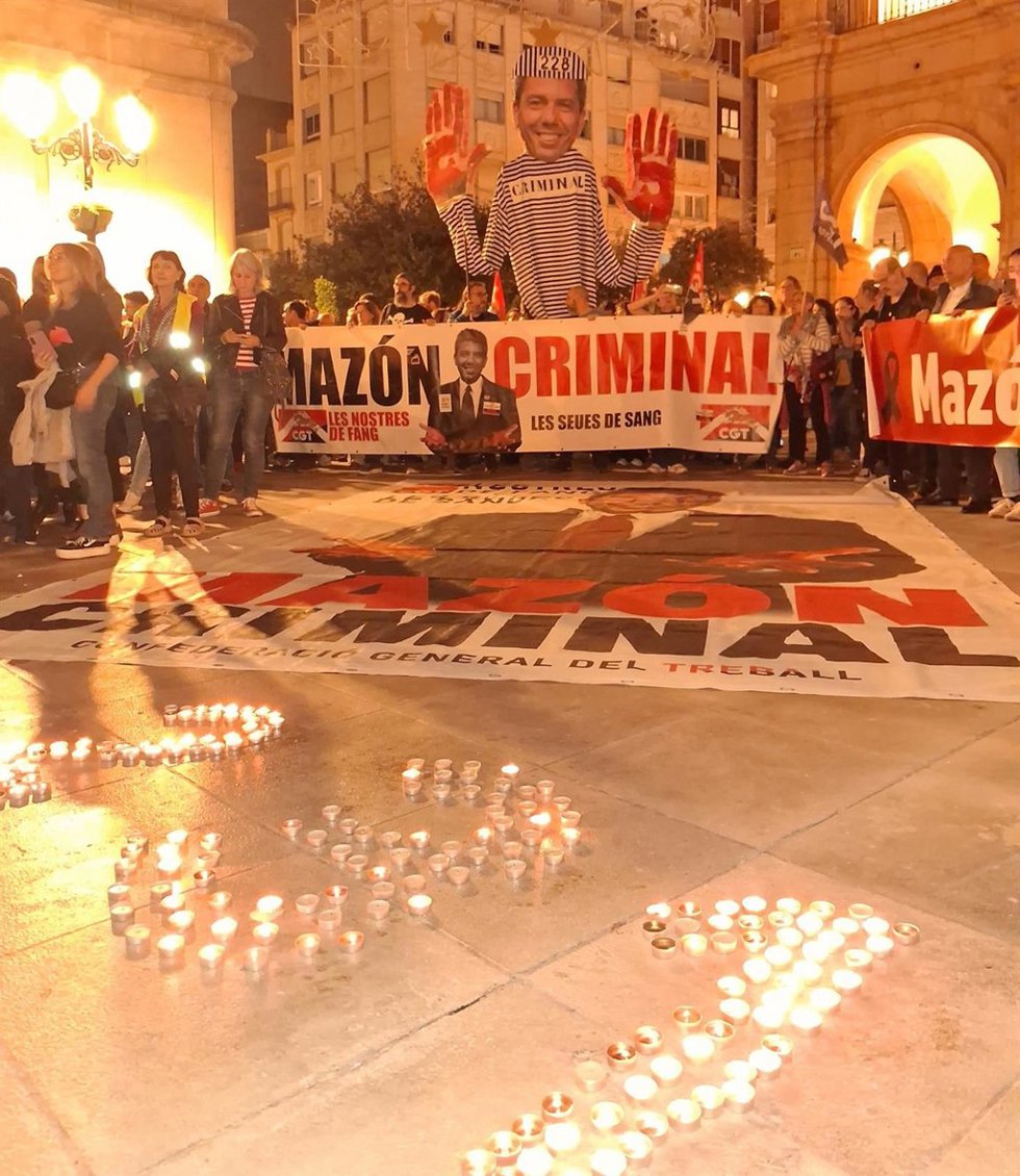 Concentración en Castelló en homenaje a las víctimas de la dana
