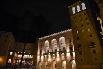 La nueva iluminación de la abadía de Montserrat