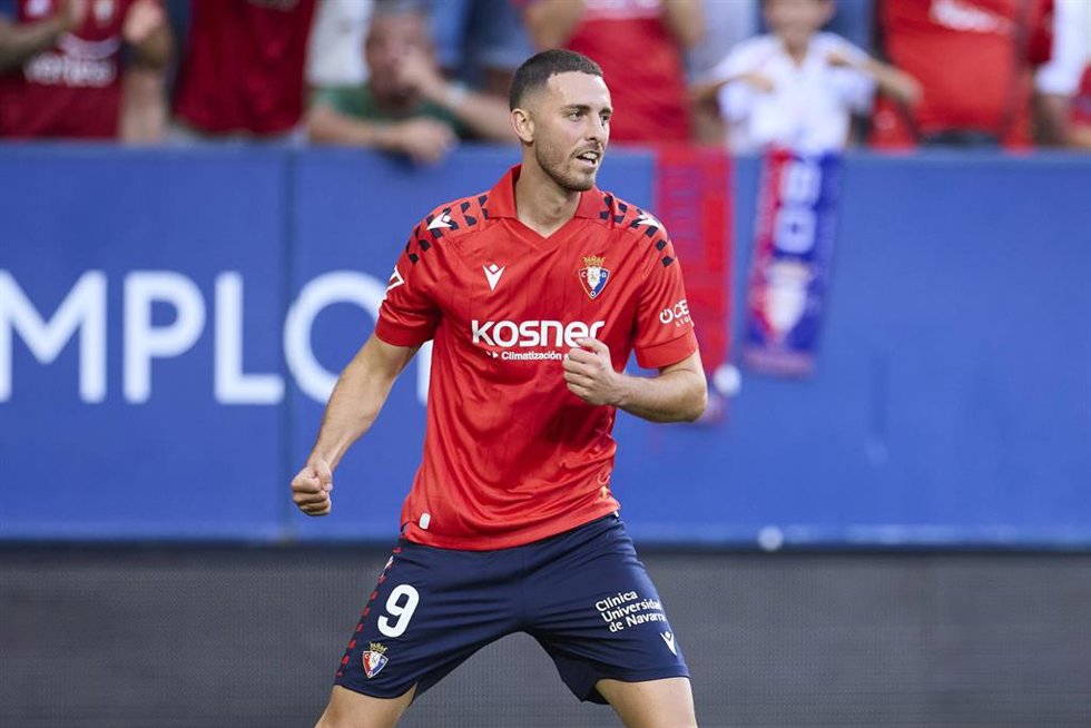 Archivo - Raúl García de Haro celebra un gol con el CA Osasuna.