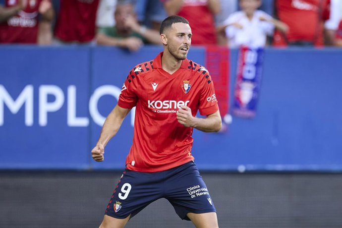 Archivo - Raul Garcia de Haro, do CA Osasuna, comemora após marcar o primeiro gol da equipe durante a partida da LaLiga EA Sports entre CA Osasuna e Rayo Vallecano no El Sadar em 14 de setembro de 2025, em Pamplona, Espanha.