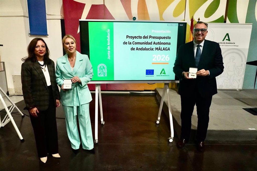 La delegada de la Junta en Málaga, Patricia Navarro; la consejera de Economía y Hacienda, Carolina España; y el consejero de Turismo y Andalucía Exterior, Arturo Bernal, en la presentación de los presupuestos de la Junta para Málaga.