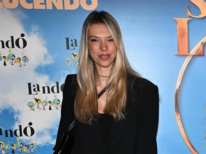 Alejandra Rubio y Carlo Costanzia en el Teatro Calderón para asistir a la obra 'Santa Lola', a 29 de octubre de 2025, en Madrid (España).