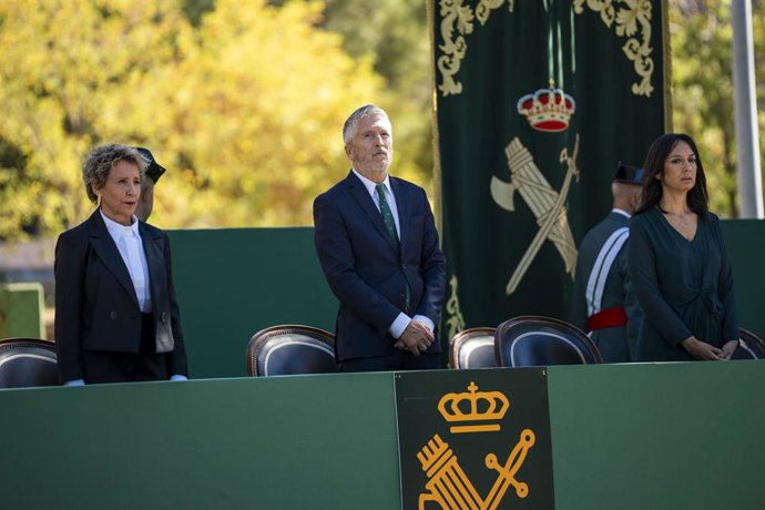 (I-D) La secretaria de Estado de Seguridad, Aina Calvo, el ministro del Interior, Fernando Grande-Marlaska y la directora general de la Guardia Civil, Mercedes González, durante el acto central de celebración de la festividad de la Virgen del Pilar, Patro