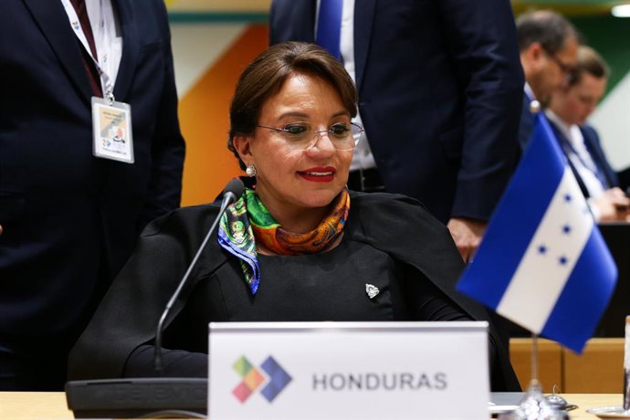 Archivo - BRUXELAS, 18 de julho de 2023 -- A Presidente da República de Honduras, Iris Xiomara Castro Sarmiento, participa da Cúpula UE-Comunidade dos Estados Latino-Americanos e Caribenhos (CELAC) em Bruxelas, Bélgica, em 17 de julho de 2023. O tema gera
