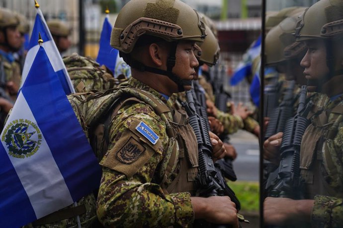 Archivo - September 15, 2025, San Salvador, El Salvador: Soldiers take part in a military parade to celebrate El Salvador's 204th Independence Day. El Salvador marked its 204th Independence Day with a military parade in San Salvador, showcasing national p