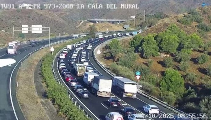 Retenciones de unos 13 kilómetros en la A-7 por la avería de un camión