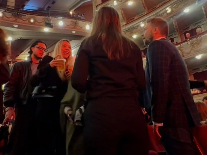 Alejandra Rubio y Carlo Costanzia, cordialidad con José María Almoguera en su primer encuentro ante las cámaras