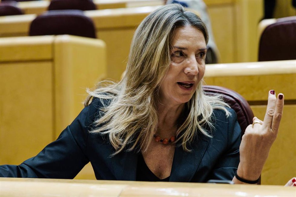 La portavoz del PP en el Senado, Alicia García, interviene durante una sesión plenaria, en el Senado, a 22 de octubre de 2025, en Madrid (España). El pleno debate la propuesta del Grupo Popular para plantear un conflicto de atribuciones con el Gobierno