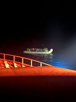 Salvamento Marítimo rescata a los migrantes de una patera en aguas próximas a Lanzarote