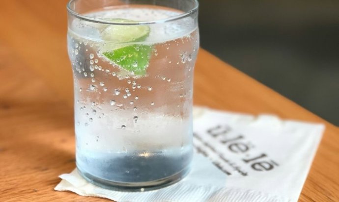 Qual é a diferença entre água com gás, soda e tônica que muitas pessoas não sabem?