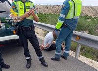 La Guardia Civil detiene a un camionero que conducía por la A-30 bajo los efectos de alcohol y drogas
