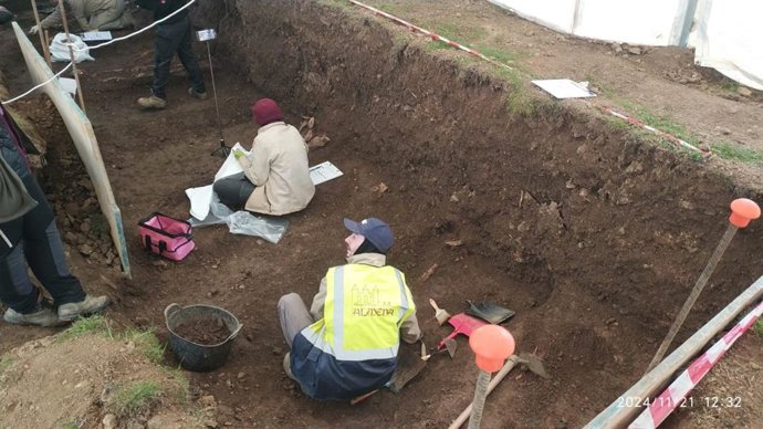 Archivo - Imagen de trabajos sobre memoria histórica en Extremadura