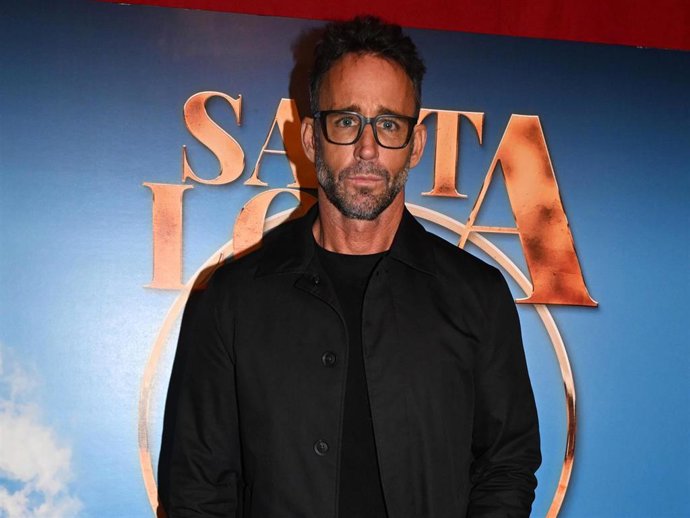 Álvaro Muñoz Escassi en el Teatro Calderón para asistir a la obra 'Santa Lola' de Terelu Campos