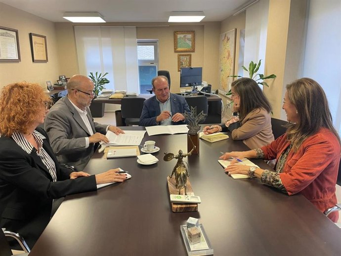 Caja Rural de Extremadura renueva su convenio de colaboración con Cruz Roja