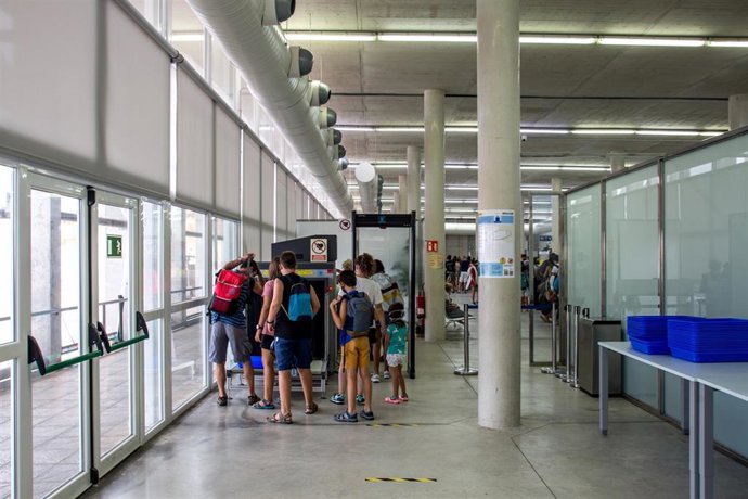 Archivo - Control de seguridad en un puerto de Baleares