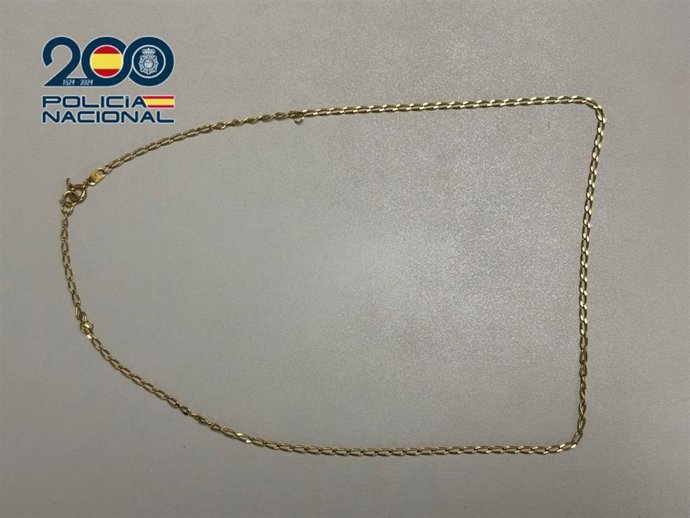 Cadena de oro sustraída a una mujer en el barrio de San José de Zaragoza.