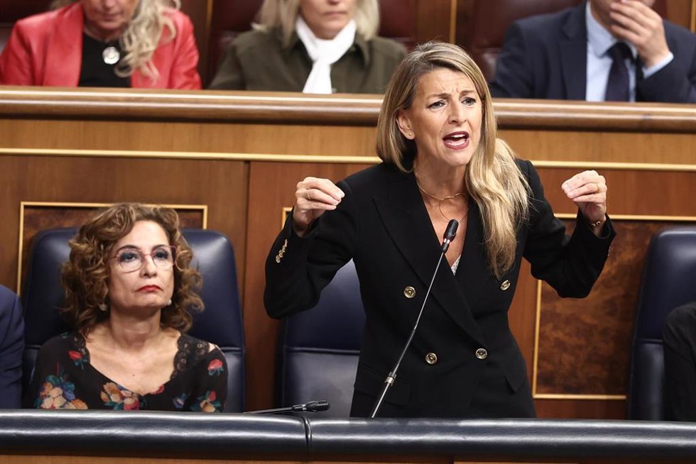 La vicepresidenta segunda y ministra de Trabajo, Yolanda Díaz, durante una sesión de control, en el Congreso de los Diputados, a 29 de octubre de 2025, en Madrid (España). 