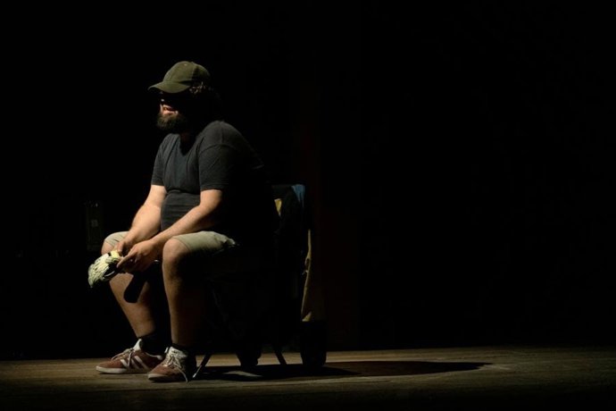 La Sala BBK de Bilbao estrenará el próximo 7 de noviembre en Euskadi la pieza teatral 'La enciclopedia del dolor. Tomo I: Esto que no salga de aquí', del creador escénico y escritor gallego Pablo Fidalgo.