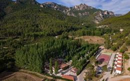 Archivo - Vista aérea del camping del río Tus.