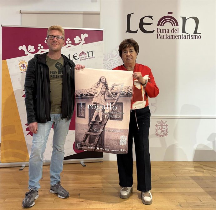 La concejala de Cultura del Ayuntamiento de León, Elena Aguado (derecha), en la presentación del Festival.