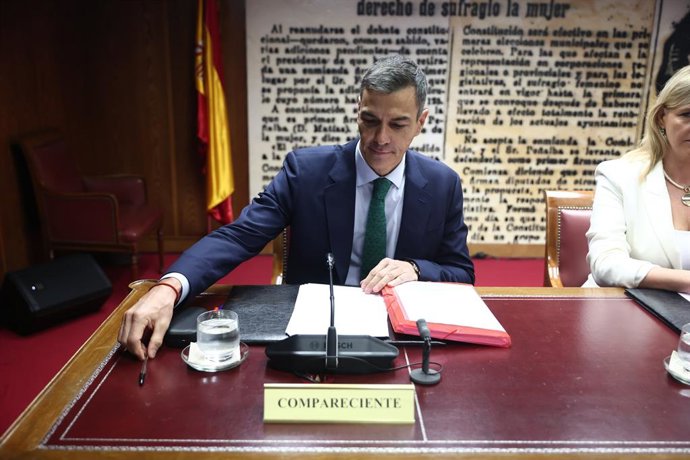 El president del Govern, Pedro Sánchez, compareix en la Comissió d'Investigació sobre el 'cas Koldo', en el Senat, a 30 d'octubre del 2025, a Madrid (Espanya). 