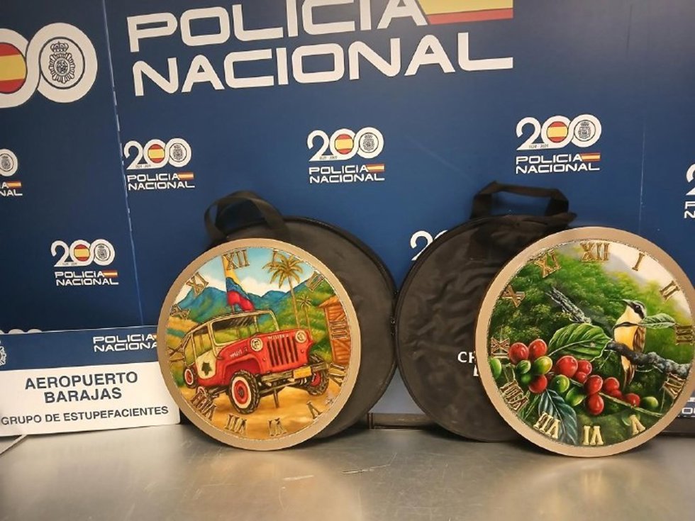 Detenida una mujer en Barajas con dos relojes con más de seis kilos de droga
