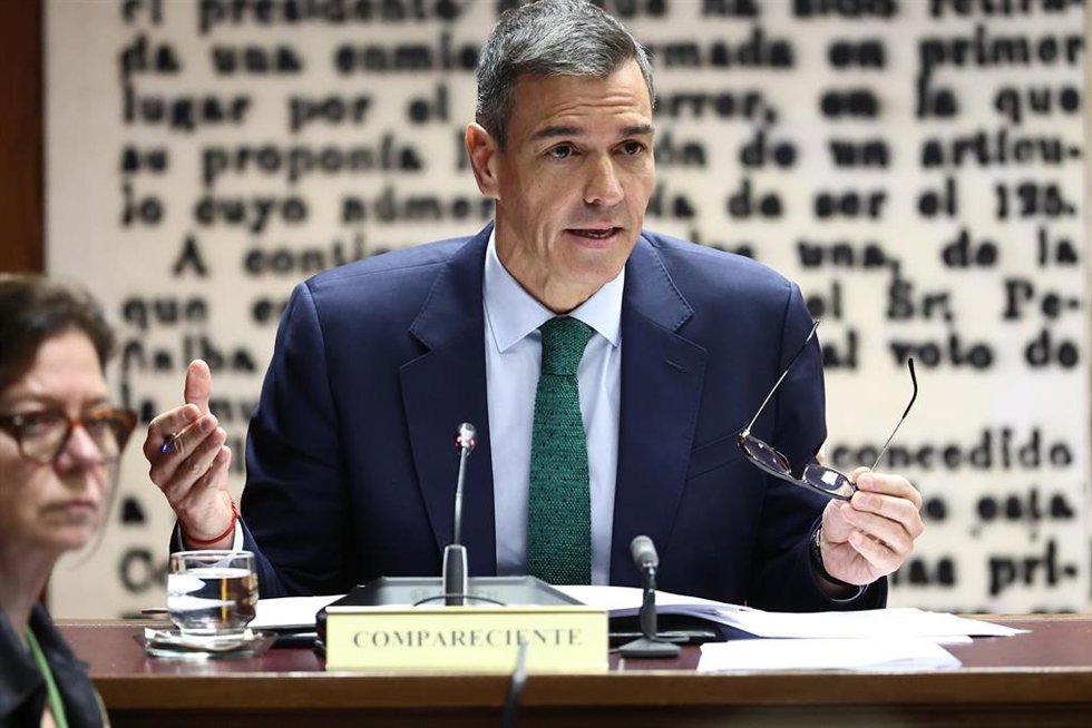 El presidente del Gobierno, Pedro Sánchez, comparece en la Comisión de Investigación sobre el 'caso Koldo', en el Senado, a 30 de octubre de 2025, en Madrid (España). 