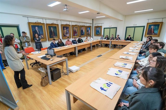Universidad y Caja Rural llevan la educación financiera a colegios e institutos asturianos