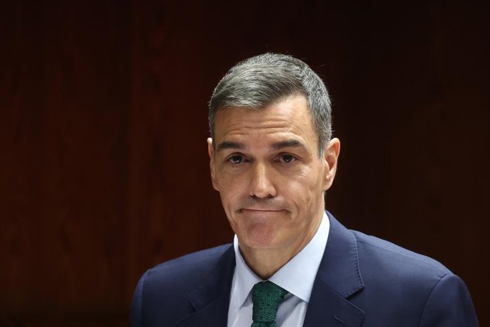 O Presidente do Governo, Pedro Sánchez, comparece perante a Comissão de Inquérito sobre o "Caso Koldo", no Senado, em 30 de outubro de 2025, em Madri (Espanha). Sánchez, comparece perante a comissão de inquérito sobre os contratos, licenças, com