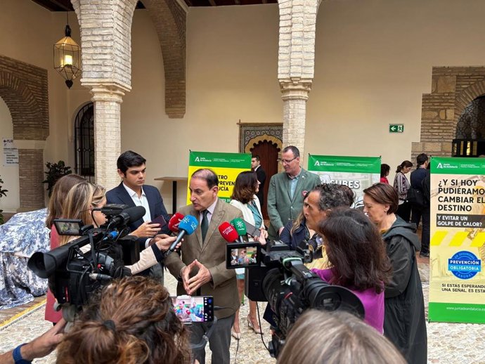 González de Lara atiende a los medios de comunicación en Córdoba.