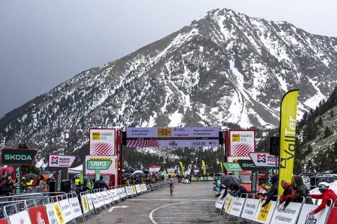 Llegada de la Volta a Catalunya 2024 a la estación de esquí de Vallter
